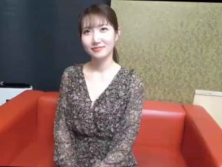 国产AV 果冻传媒 妻子的谎言兄弟援助，只是为了强迫我老婆 白晶晶